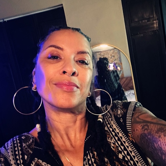 Meet your Posher, Lisa - Picture 2 of 9